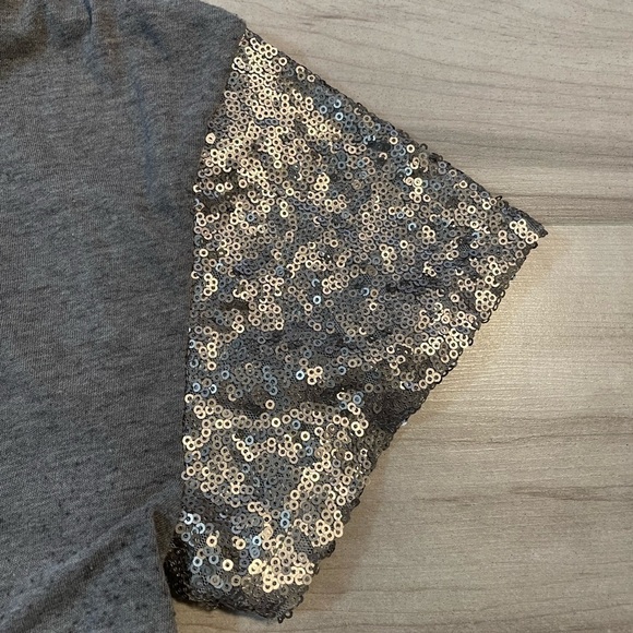 Hollister California Gray “Rockin & Rolling” Short Sleeve Sequin Crop Top- Small - Picture 5 of 8